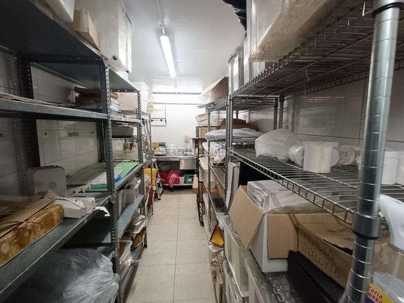 Foto 44481407-eed3-49eb-8737-f968a30b7d15. Traspaso local comercial obrador de pastelería con venta directa salida de humos en traspaso en Barcelona