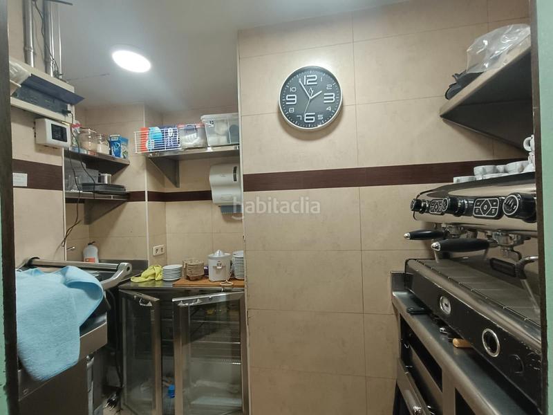 Foto 57ee9fb3-45c3-41bb-af44-732136a700a1. Traspaso local comercial obrador de pastelería con venta directa salida de humos en traspaso en Barcelona