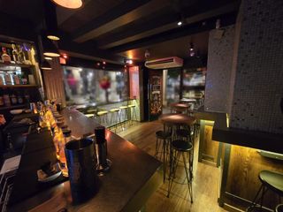 Trasp�s Local Comercial a St. Pere - Sta. Caterina - El Born. Bar de copas en traspaso con licencia c2 y terraza en el born, b