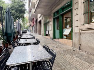 Trasp�s Local Comercial a El Camp de l�Arpa del Clot. Traspaso por jubilaci�n de restaurante c3 mixta y terraza en bar