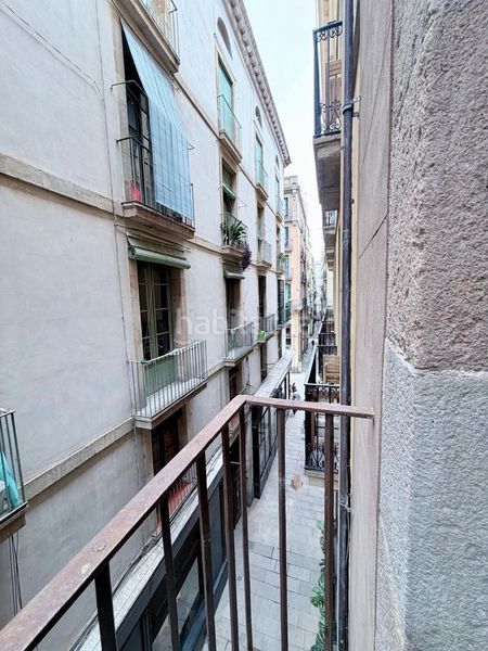Foto fc83a524-f2a0-4219-a74c-77bb46788acb. Pis a Gòtic Barcelona