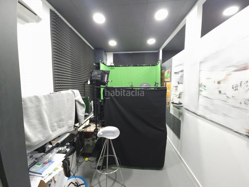 Foto ea36aca4-31a9-401b-bdc2-bc9ff0ea8f12. Local comercial a El Pedró Cornellà de Llobregat