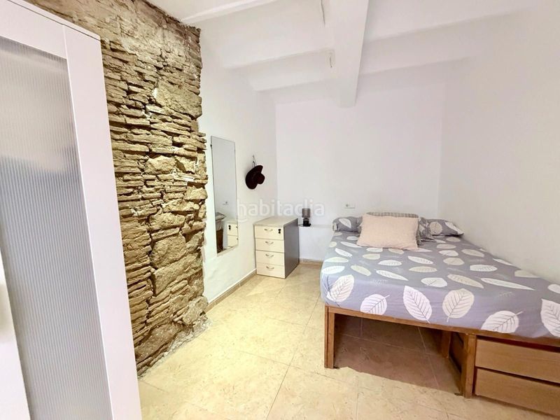 Foto 0316a611-971d-463c-8544-2ba651173b19. Pis a Raval Barcelona