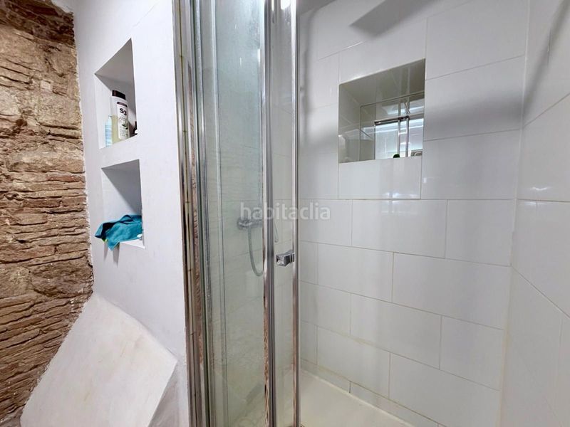 Foto cfee226d-ade2-4783-97c0-a07a7233941d. Pis a Raval Barcelona