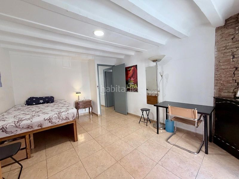 Foto f5cdbfcb-1421-4e20-91c0-132a8e6ecc54. Pis a Raval Barcelona