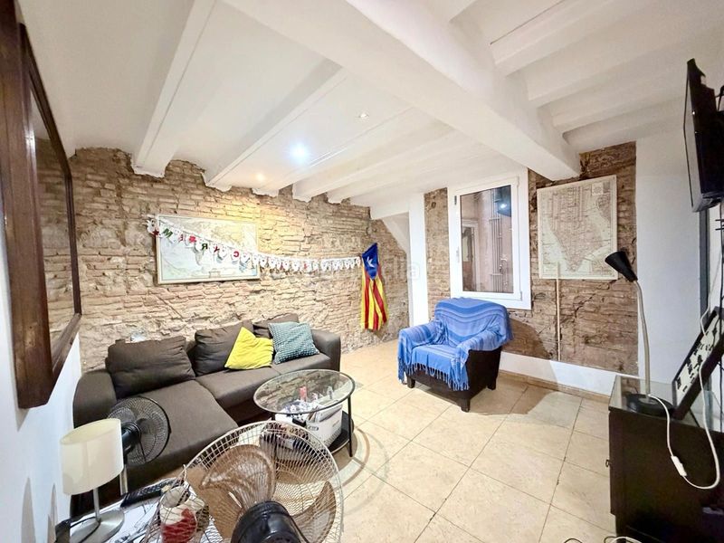 Foto f9e4be11-7e4d-43f5-be52-a9a504f79c3f. Pis a Raval Barcelona