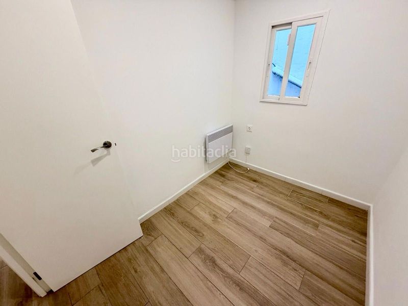 Foto f2db4a17-a9ea-472a-baef-4ba0bd4a18db. Pis a Sants Barcelona