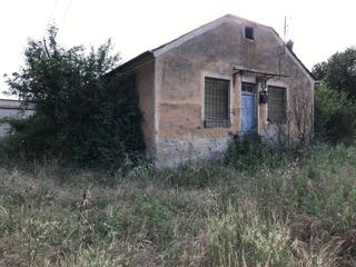 Masia en Congosto. Se vende solar de 3300 m2 con una construccion de 70 m2 en almaz