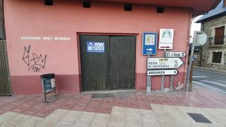 Location Local commercial à Cacabelos. Se vende o se alquila  local en  cacabelos