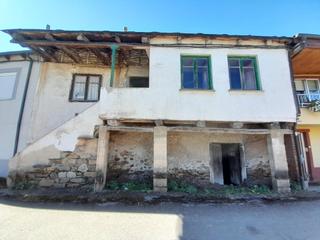 Mas à Flores de Sil - La Placa. Casa rustica con terreno en dehesas