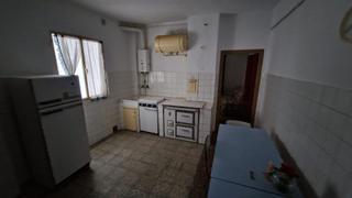 Pis en Centro. Se vende piso muy amplio con ascensor en la zona de la estacion