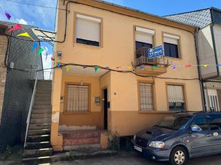 Casa en Compostilla - Columbrianos. Se vende casa de dos plantas con terreno en columbrianos