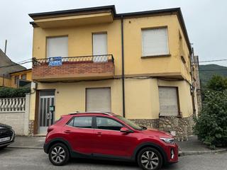 Maison à Zona Alta. Se vende casa de 2 plantas en el casco antiguo de ponferrada