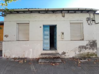 Residential Plot in Flores de Sil - La Placa. Casa con patio para restaurar en flores del sil. 25.000  negocia