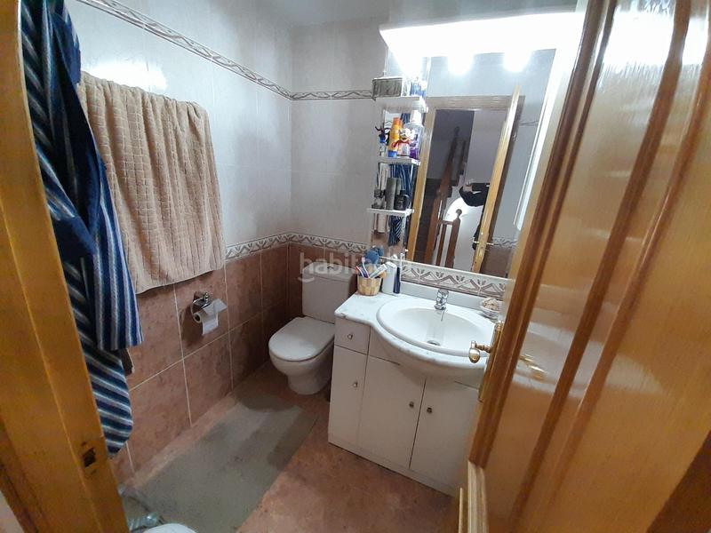 Foto 01d8ebf9-5e76-4d3e-b471-7f85b15d2d22. Casa adossada amb calefacció aparcament a Cuatro Vientos Ponferrada