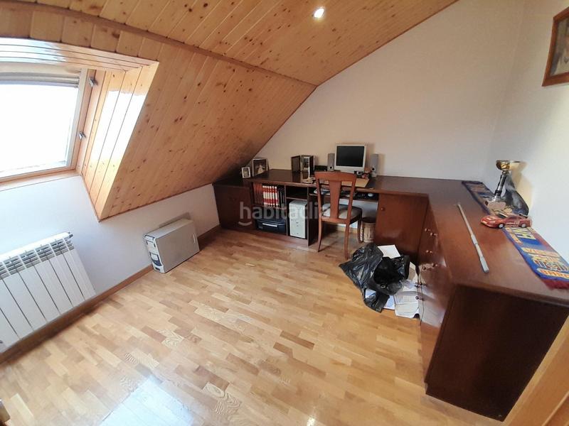 Foto 1a368ddd-f8f9-4103-a306-acd5f8f4d3da. Casa adossada amb calefacció aparcament a Cuatro Vientos Ponferrada