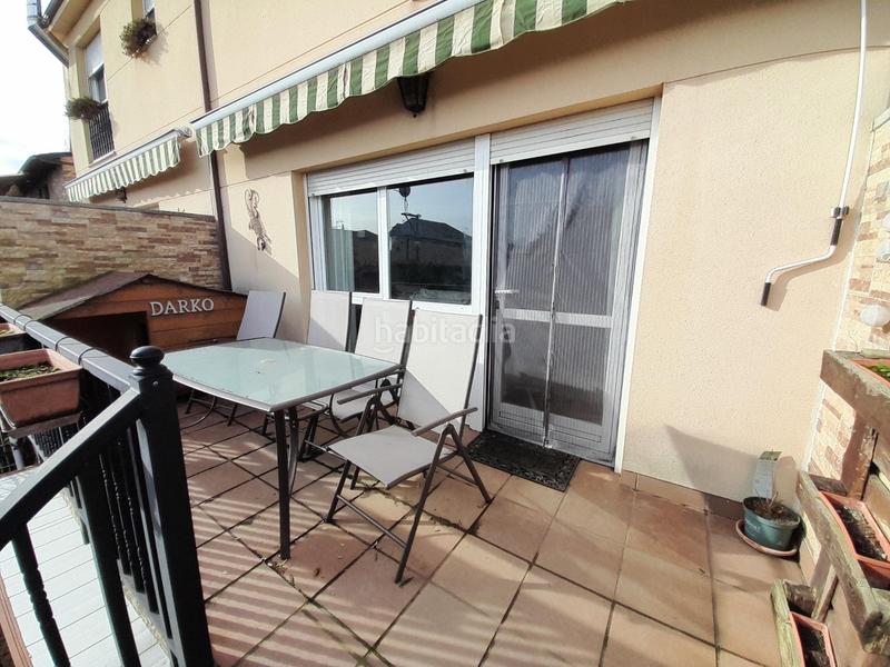 Foto 5267e7c9-f18a-4fca-a570-328f8b56253c. Casa adossada amb calefacció aparcament a Cuatro Vientos Ponferrada