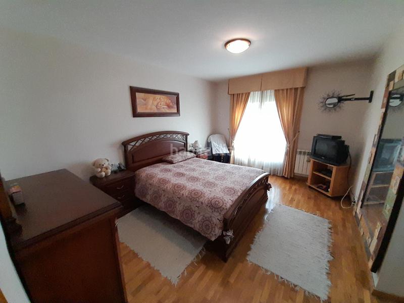 Foto 59821364-5360-4e3f-903c-48ce7e163c23. Casa adossada amb calefacció aparcament a Cuatro Vientos Ponferrada