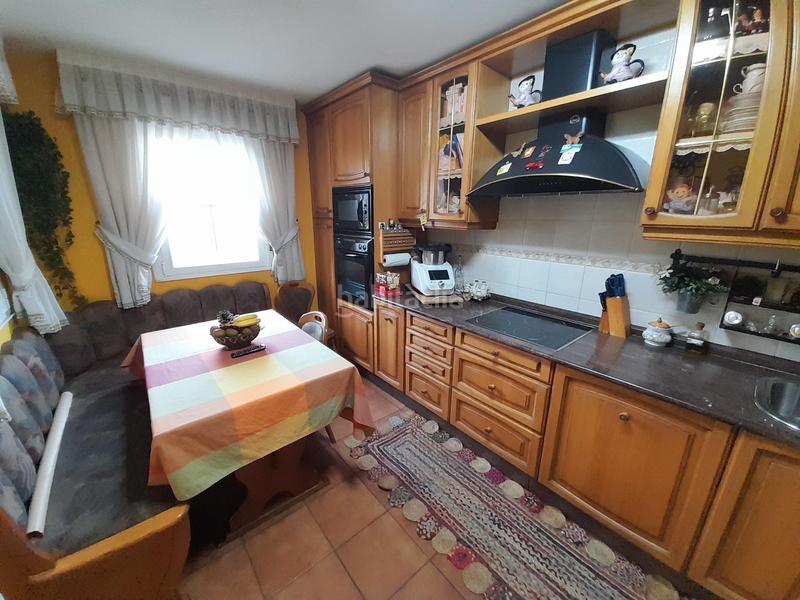 Foto 7451f340-3ecf-4f4a-aa02-5b279dc560f8. Casa adossada amb calefacció aparcament a Cuatro Vientos Ponferrada