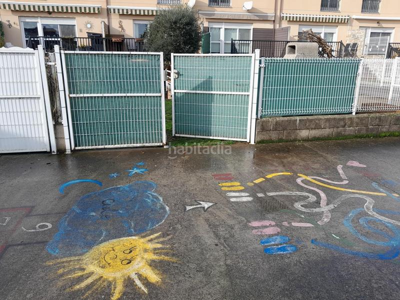 Foto a75857c3-92a4-4fa3-ab7e-336f04a05e8b. Casa adossada amb calefacció aparcament a Cuatro Vientos Ponferrada