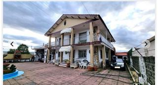 Xalet en Constitucion 34. Se vende chalet muy amplio en pleno carracedelo
