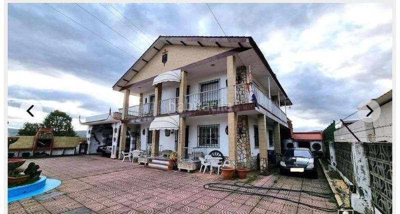 Foto 1f724112-c80f-4bdd-8be1-cb657503a17b. Chalet in constitucion 34 in Carracedelo