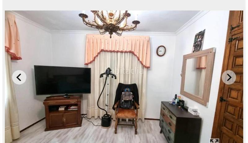 Foto 2231936c-3047-42e0-98e2-a289f816e31e. Chalet in constitucion 34 in Carracedelo