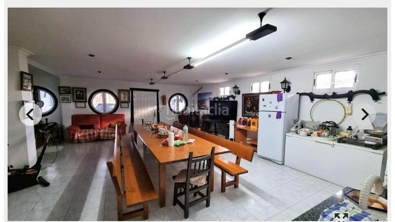 Foto bd22babb-7d25-4c8c-b55f-5738acc2925c. Chalet in constitucion 34 in Carracedelo