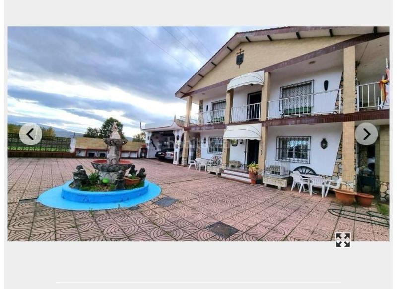 Foto be6df38e-57bc-4135-9a33-f0e7a2d3c871. Chalet in constitucion 34 in Carracedelo