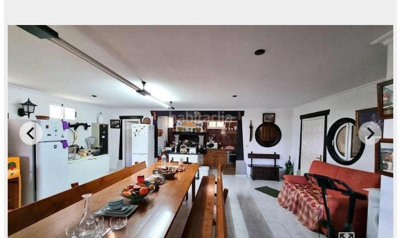 Foto cea13b5c-1248-44bd-904f-45a30d23c2e6. Chalet in constitucion 34 in Carracedelo