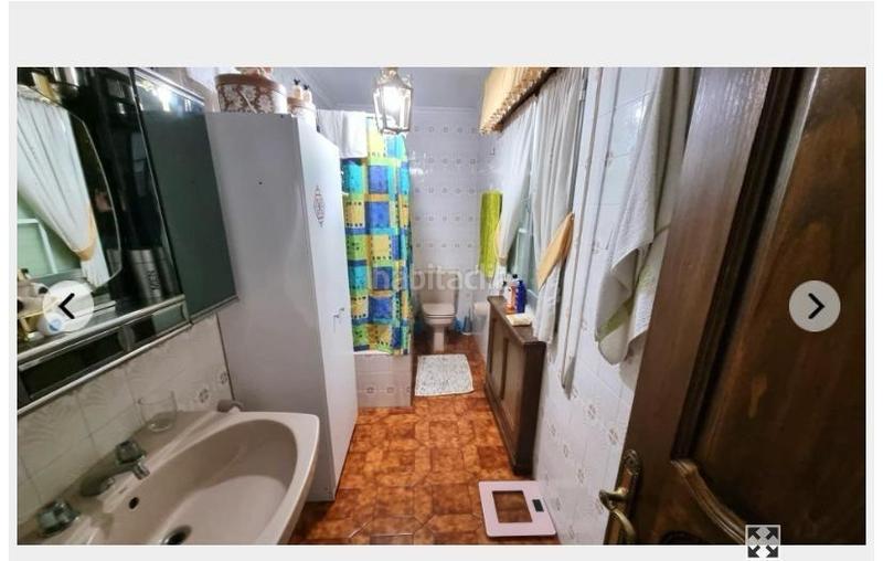 Foto d6f11c2b-4375-478d-84c4-8e73bf601cbe. Chalet in constitucion 34 in Carracedelo