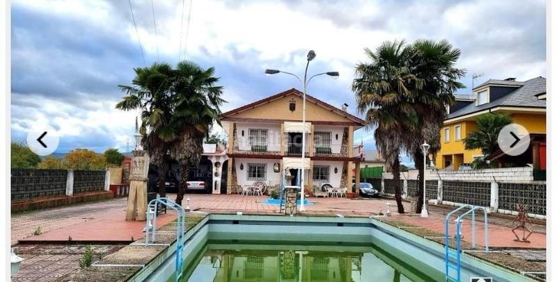 Foto f041f09c-29f3-40db-8ce2-f3b279574b7d. Chalet in constitucion 34 in Carracedelo