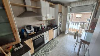 Appartement  Barrio calle campo amor. Se vende piso en cuatrovientos