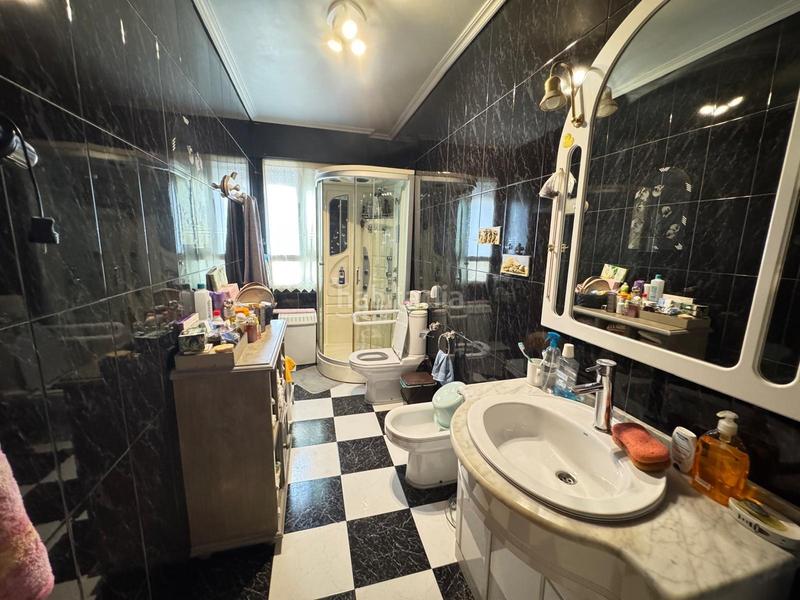 Foto 232f6e73-1d00-4bde-a818-54102602a4cc. Chalet mit parking in Cuatro Vientos Ponferrada