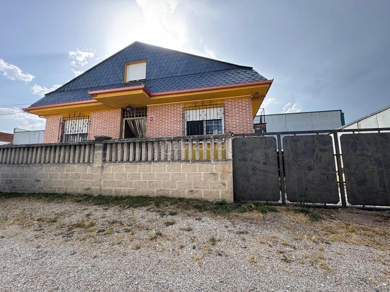 Foto 5a918394-8d6b-468b-8998-f16c325dd981. Chalet mit parking in Cuatro Vientos Ponferrada