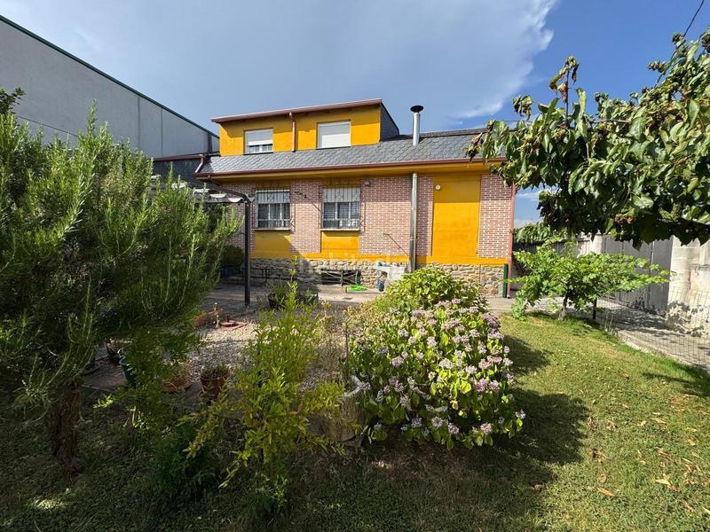 Foto a4c89911-ae77-4acf-8661-ecd1f1dac624. Chalet mit parking in Cuatro Vientos Ponferrada