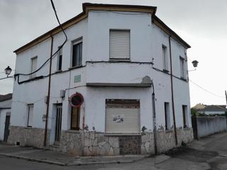 Terrain résidentiel à Calle de san lucas 2. Casa con terreno en compostilla