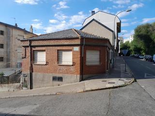 Terreno residenziale in Zona Alta. Casa independiente con patio en av. del caribe. ponferrada