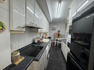 Location Appartement à Avenida de galicia 15. Se alquila piso con garaje en cuatrovientos