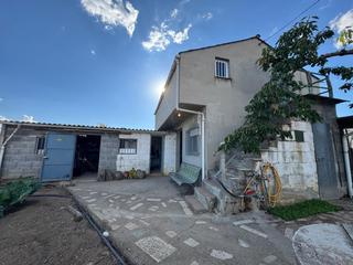 Bauernhof in Compostilla - Columbrianos. Finca de fin de semana en san andres de montejos
