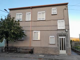 Maison à Zona Alta. Casa con jardin y patio en zona alta de ponferrada