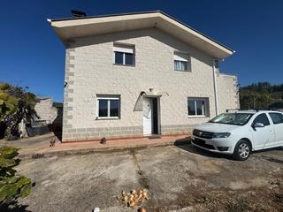 Chalet  Arganza. Orion. gestión de inmuebles os presenta esta casa con terreno en