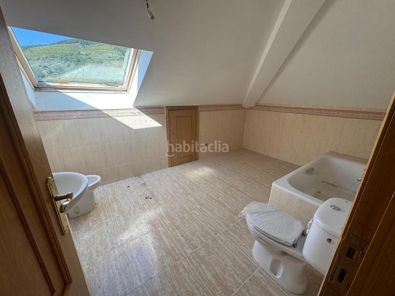 Foto c036938f-ad8b-4ad2-9307-740f53a20a00. Chalet in guindaledo urba 1 in Villafranca del Bierzo