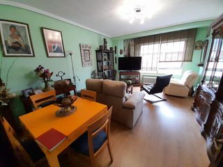 Flat in Flores de Sil - La Placa. Amplio piso en venta en flores de sil, ponferrada  ideal para en