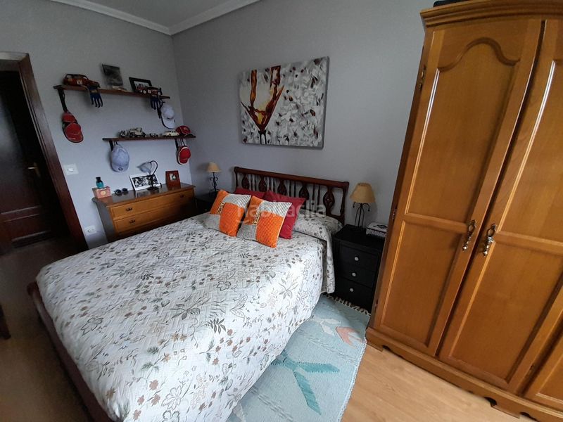 Foto c2d43299-f3e2-4645-98e1-b9a848ccdde0. Pis amb calefacció aparcament a Flores de Sil - La Placa Ponferrada