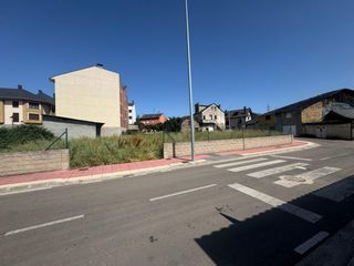 Wohngrundstück in Calle aspaym 2. Se vende solar en pleno centro de cubillos del sil.  da a 3 call