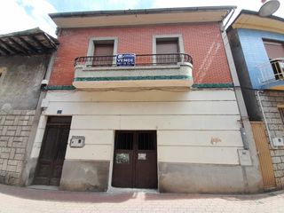 Haus in Cacabelos. Casa rustica para restaurar en el centro de cacabelos. en pleno