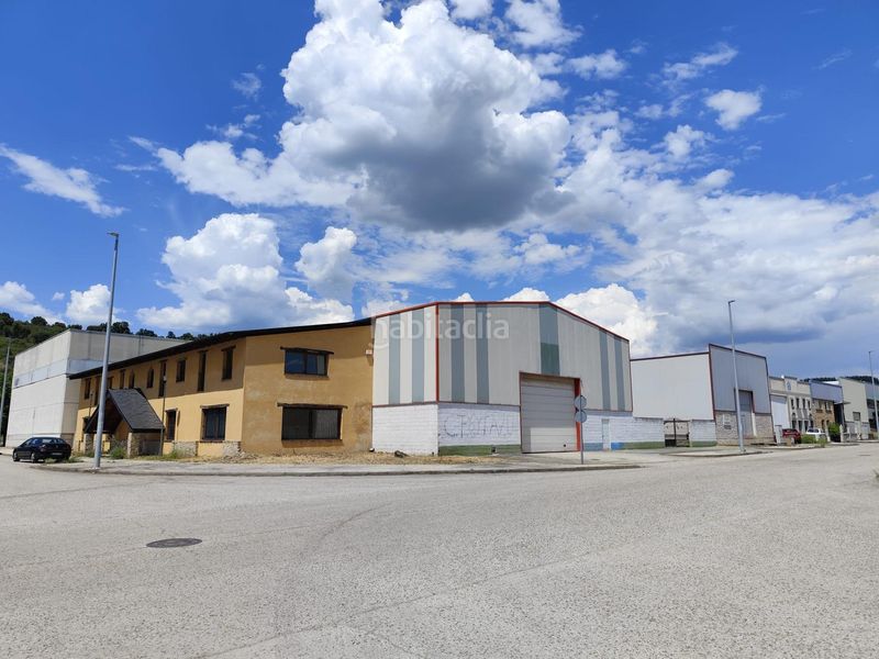 Foto e50bfcd1-9db0-44c5-a04c-0f1bc8e29aca. Nau industrial a Bembibre