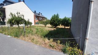 Terrain résidentiel à Camponaraya. Solar en venta en camponaraya con 18 metros de fachada