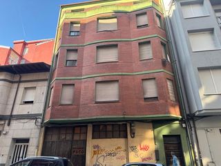 Gebäude  Isaac peral. Se vende edififio en el centro 4 alturas  bajo comercial